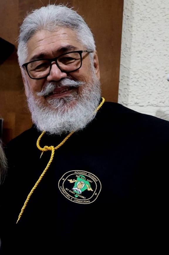 foto-barros-alves-231205-jornalista-e-poeta